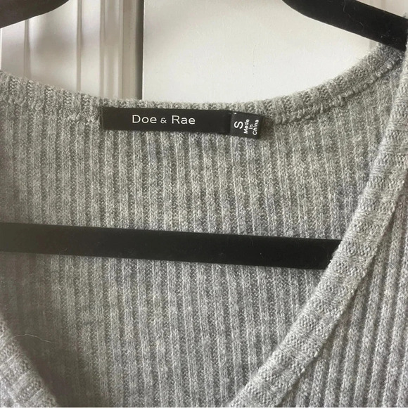 Doe & Rae Gray Lace Top Blouse Tank Top Size Small - Picture 5 of 6